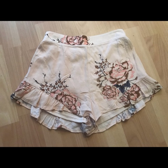 Cotton Candy Pants - NWT Summer Floral Short Cotton Candy Pants - NWT Summer Floral Short